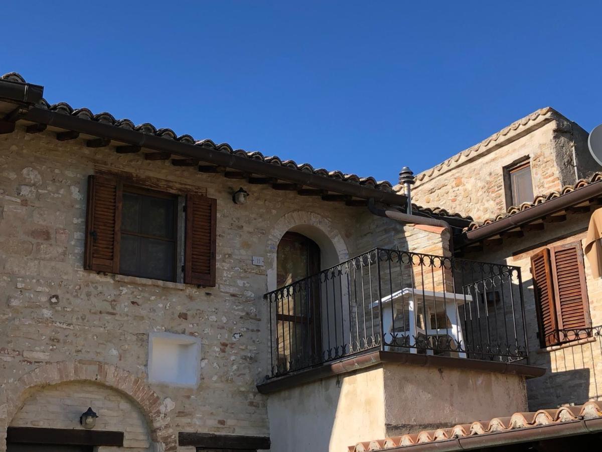 Agriturismo Camiano Piccolo Монтефалько Экстерьер фото