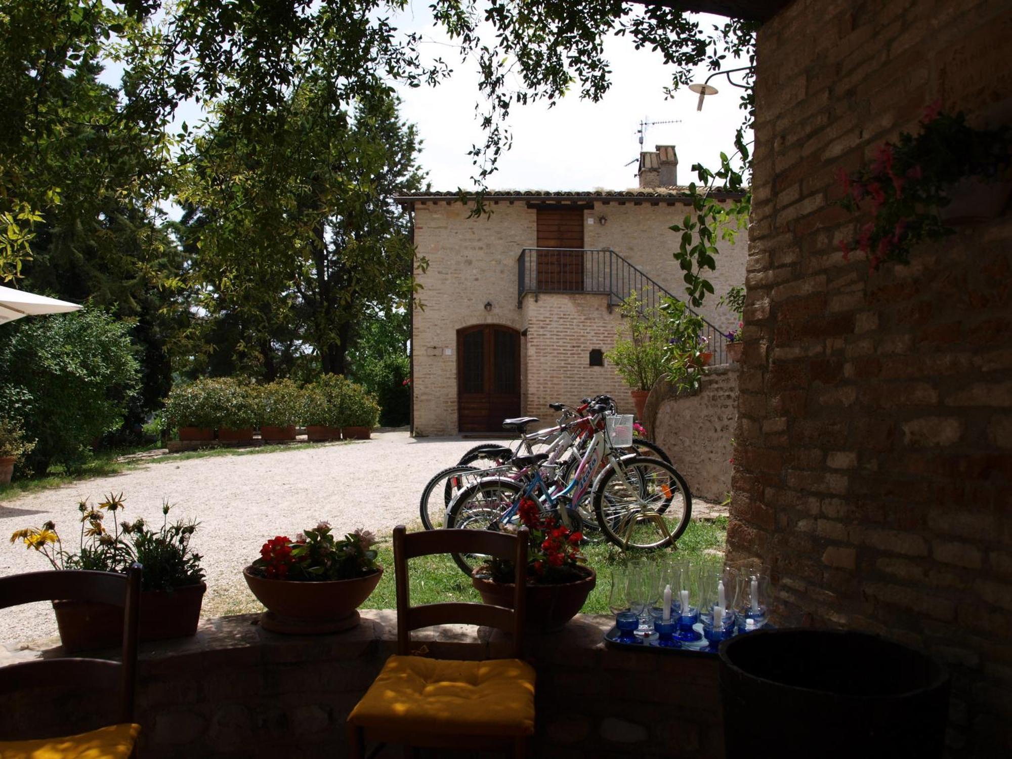 Agriturismo Camiano Piccolo Монтефалько Экстерьер фото